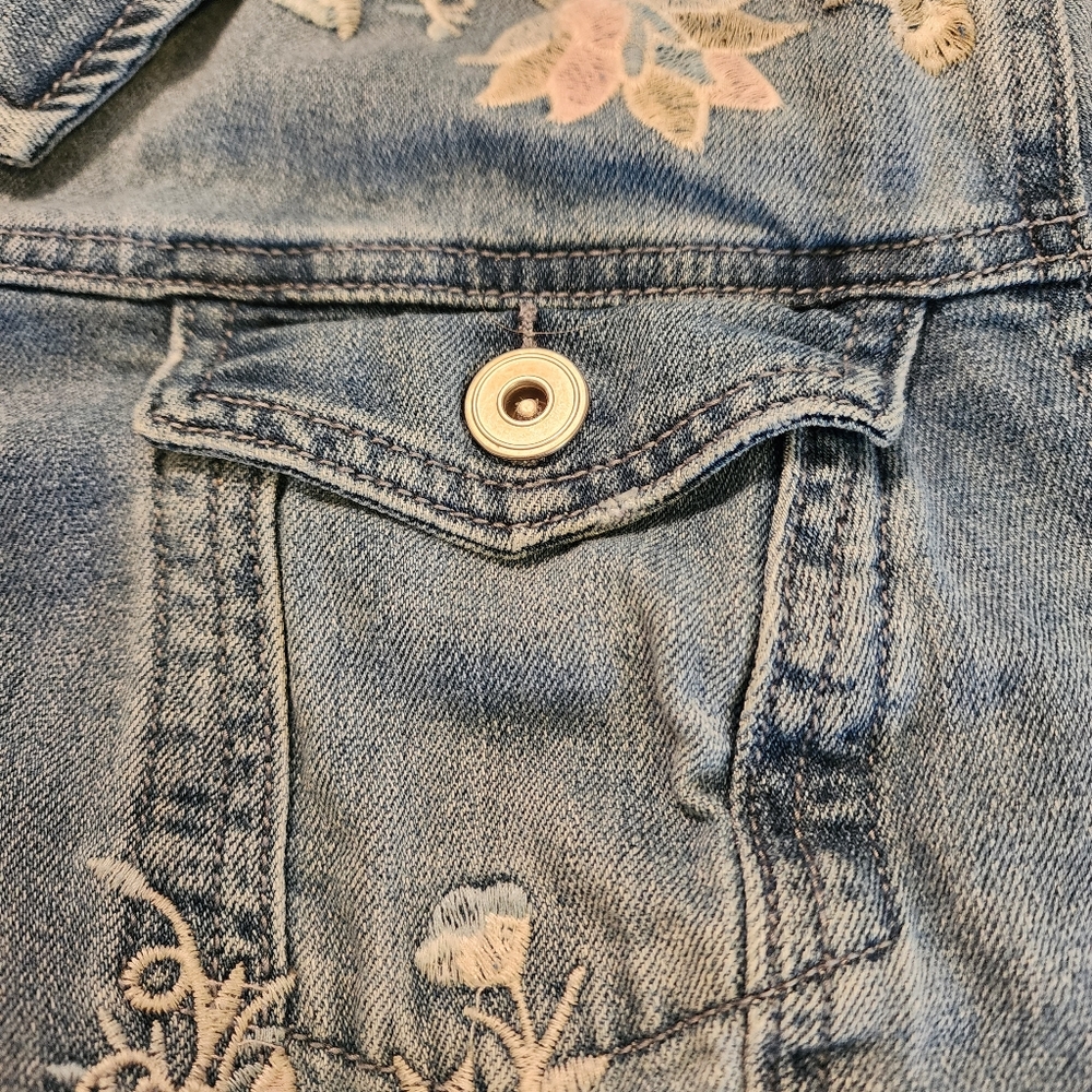 WOMEN'S PLUS SIZE 26/28W - EST.1946 - DISTRESSED DENIM JACKET - Picture 8 of 16
